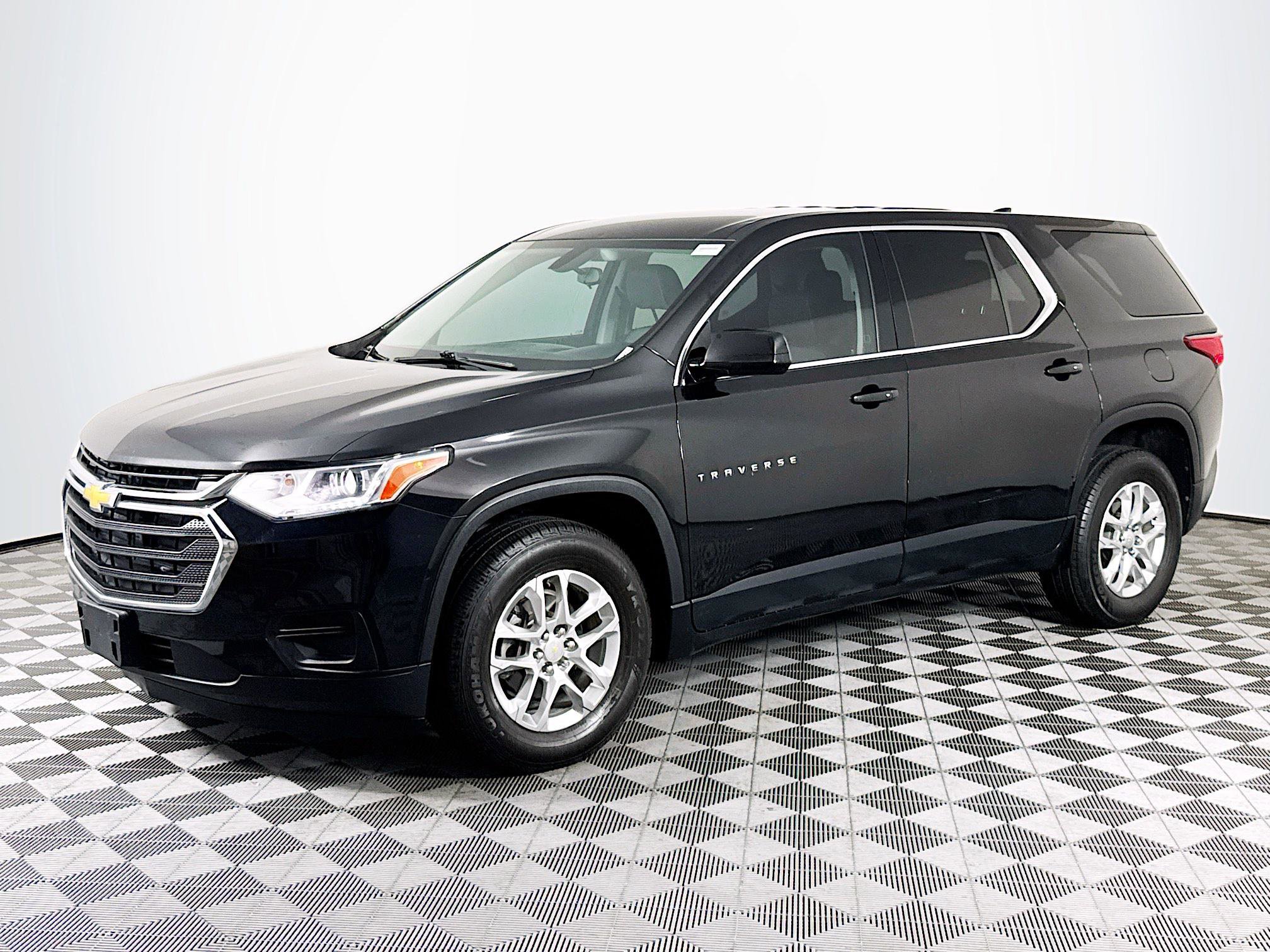 Used 2018 Chevrolet Traverse LS FWD image 4