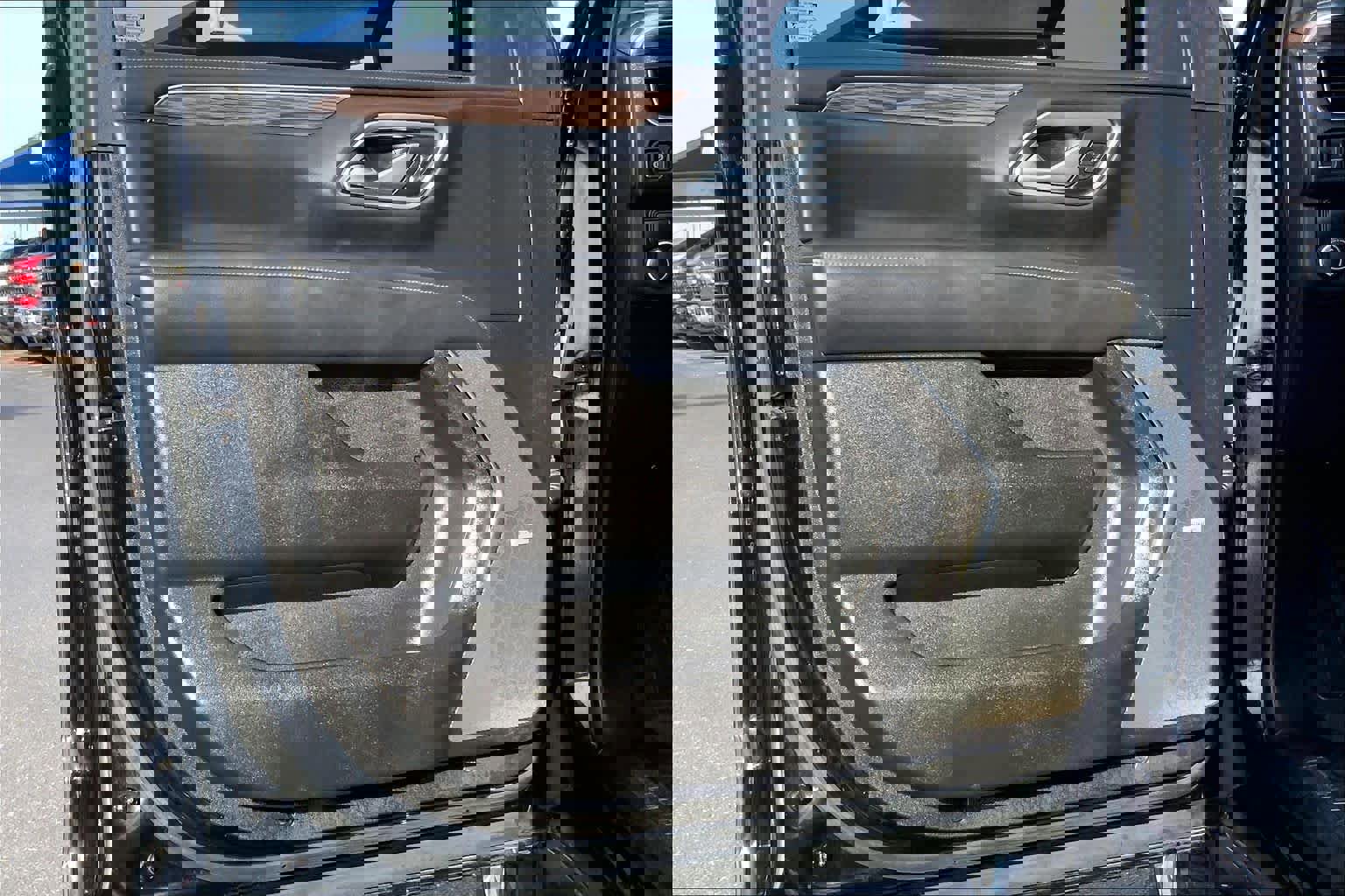 Used 2021 Chevrolet Suburban LT w/ LT Signature Package image 22