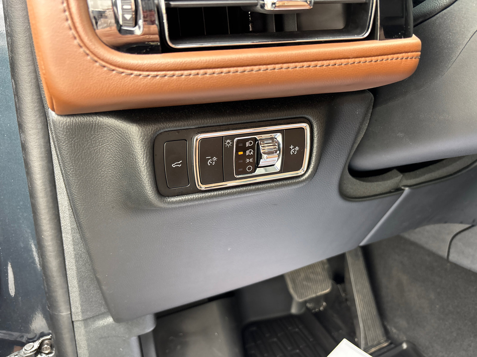 Certified 2023 Lincoln Aviator Reserve w/ Equipment Group 201A image 14