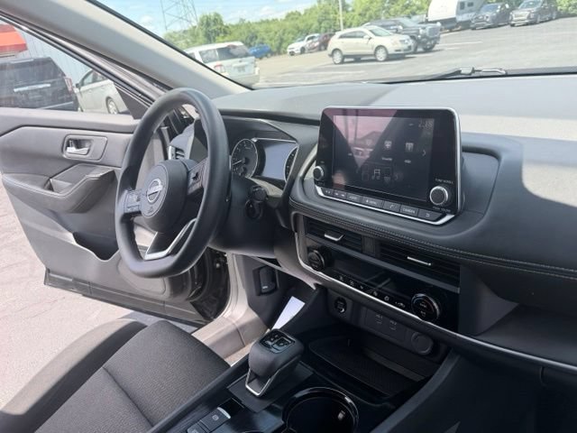 Used 2024 Nissan Rogue SV AWD/4WD image 23
