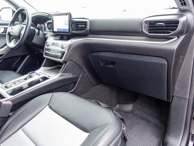 Used 2023 Ford Explorer XLT w/ Equipment Group 202A image 12