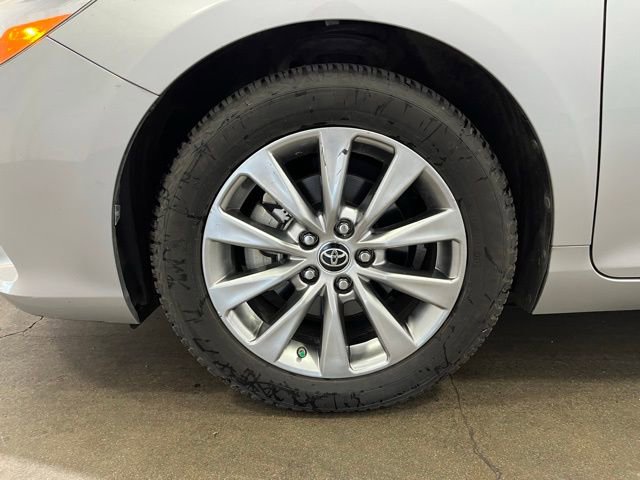 Used 2015 Toyota Camry XLE w/ Moonroof Package image 24