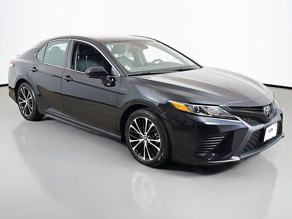 Used 2020 Toyota Camry SE image 2