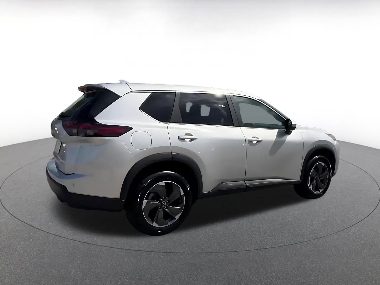 Used 2025 Nissan Rogue SV FWD image 14