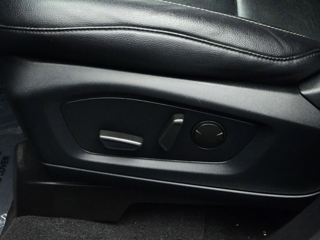 Used 2022 Ford Explorer Limited w/ Equipment Group 301A image 20