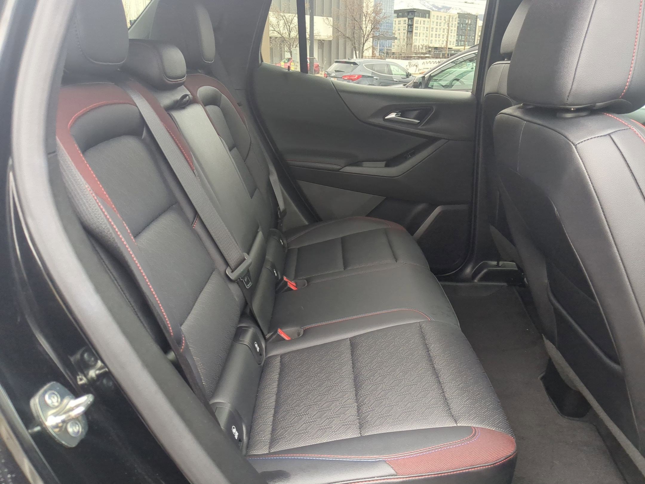 Used 2025 Chevrolet Equinox RS image 32