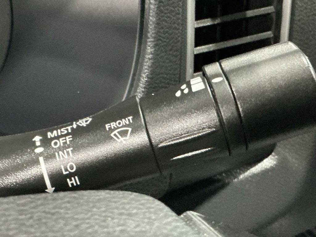 Used 2023 Nissan Frontier SV image 12