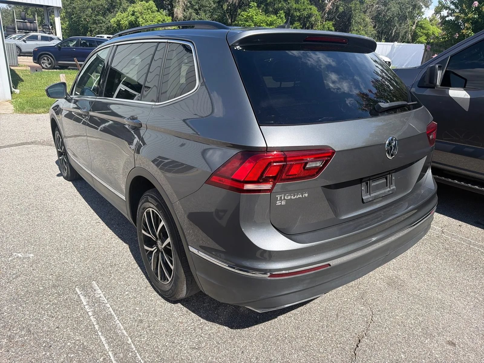 Used 2021 Volkswagen Tiguan SEL FWD image 9