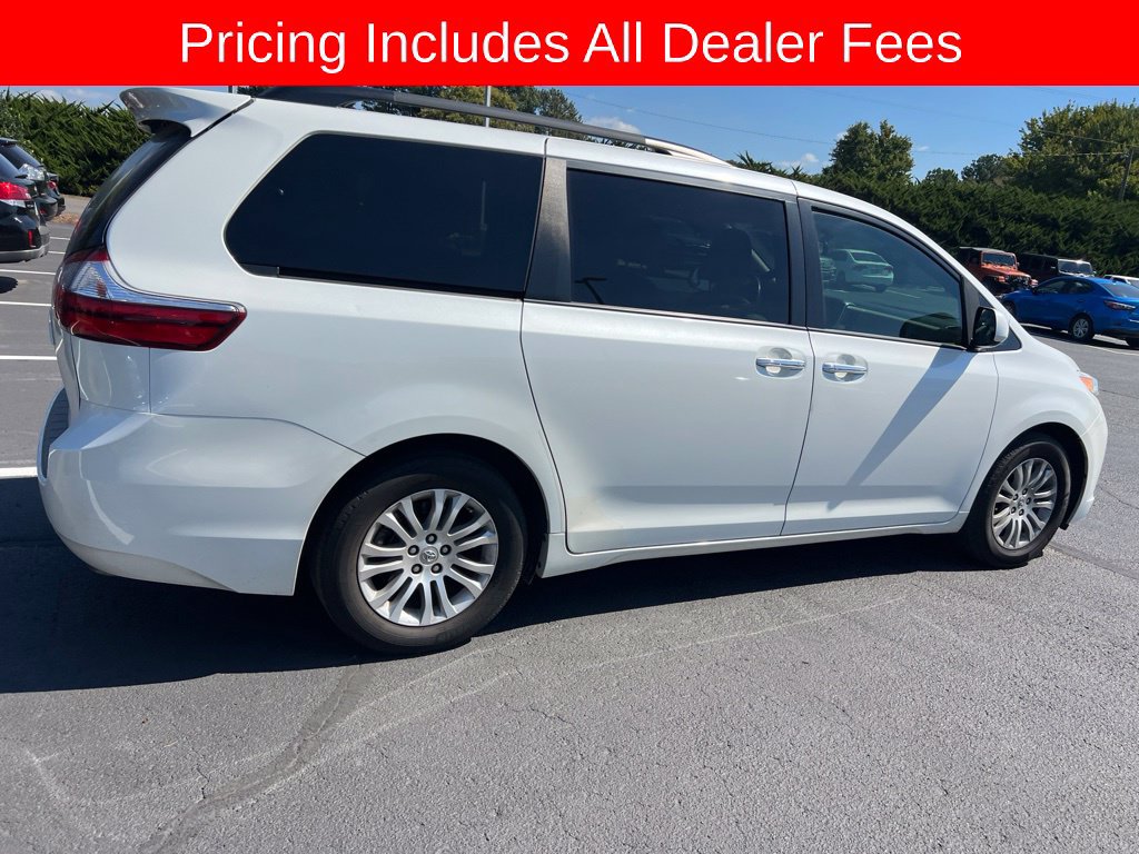 Used 2017 Toyota Sienna XLE FWD image 18