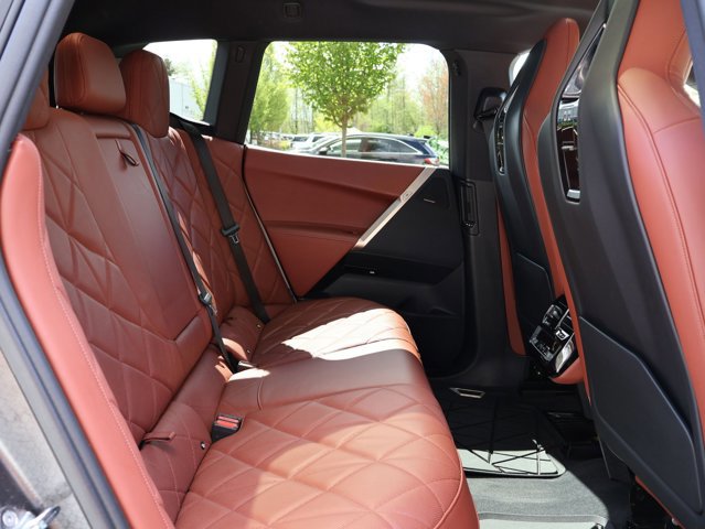 Used 2023 BMW iX xDrive50 w/ Premium Package image 29