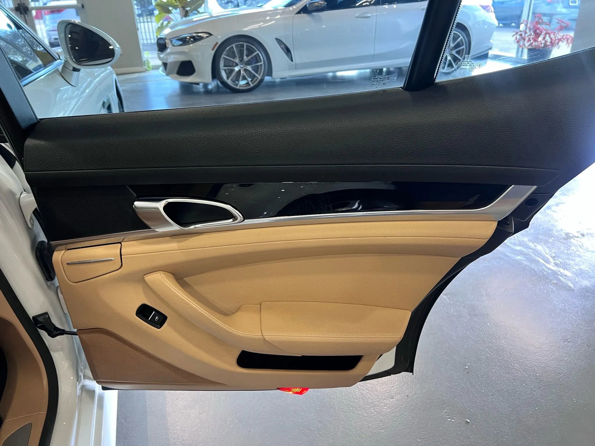 Used 2015 Porsche Panamera 4 AWD/4WD image 31