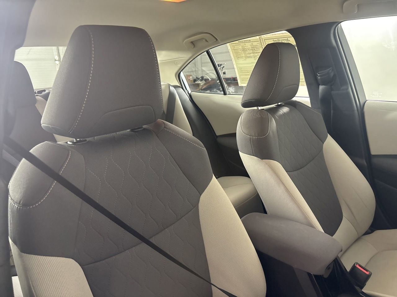 Used 2020 Toyota Corolla LE image 28