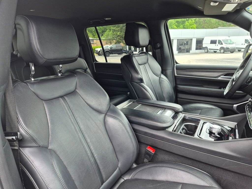 Used 2024 Jeep Wagoneer Series II w/ Flexible Seating Group RWD image 31