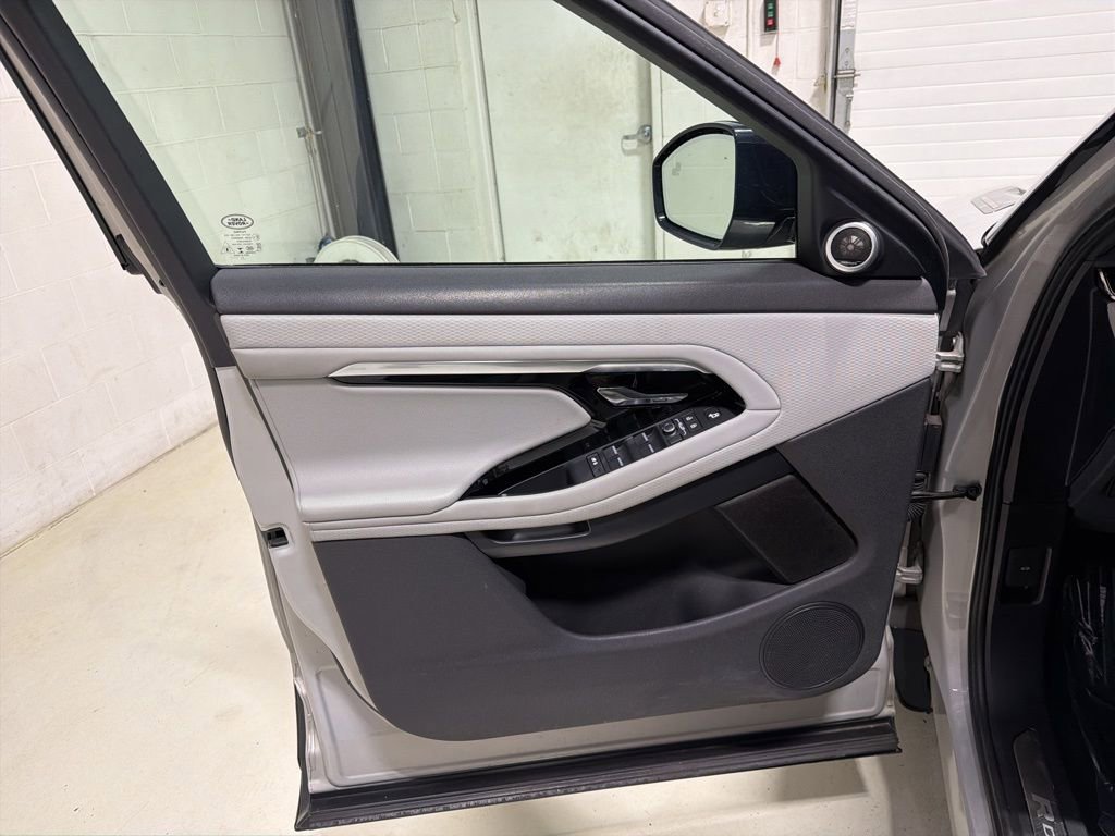 Used 2022 Land Rover Range Rover Evoque R-Dynamic S image 9