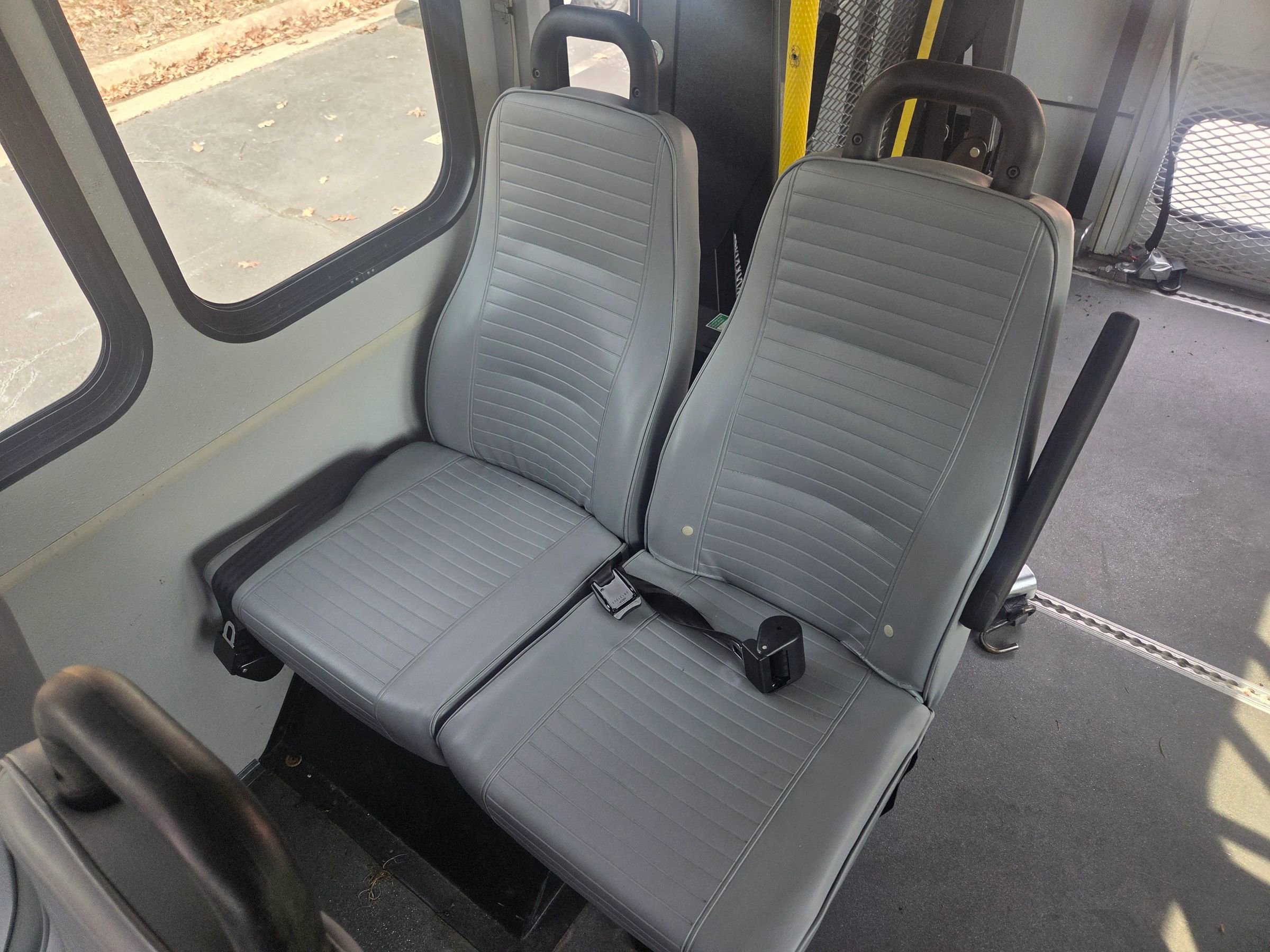 Used 2014 Ford E-350 and Econoline 350 Super Duty image 22