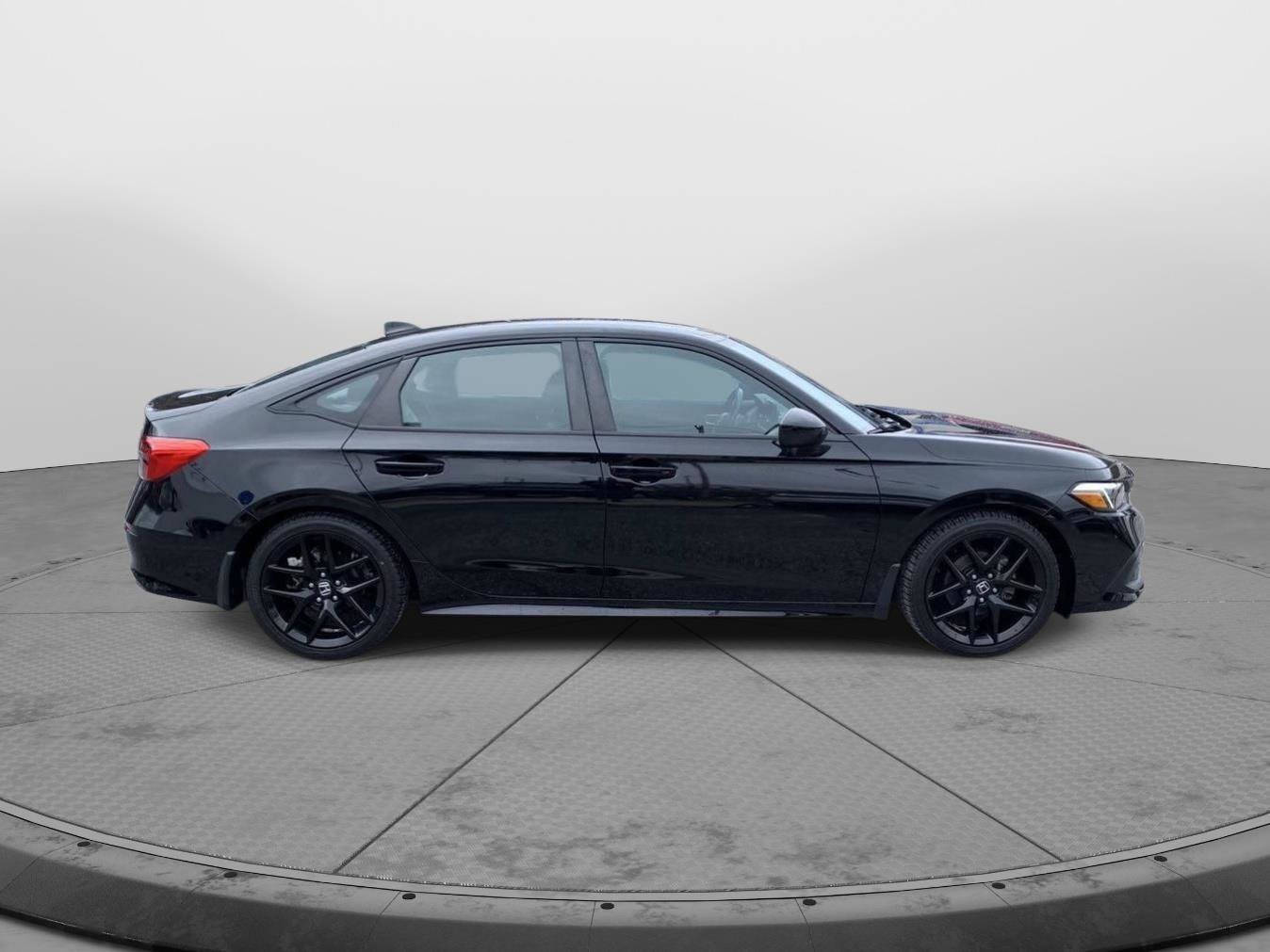 Used 2023 Honda Civic Sport image 2