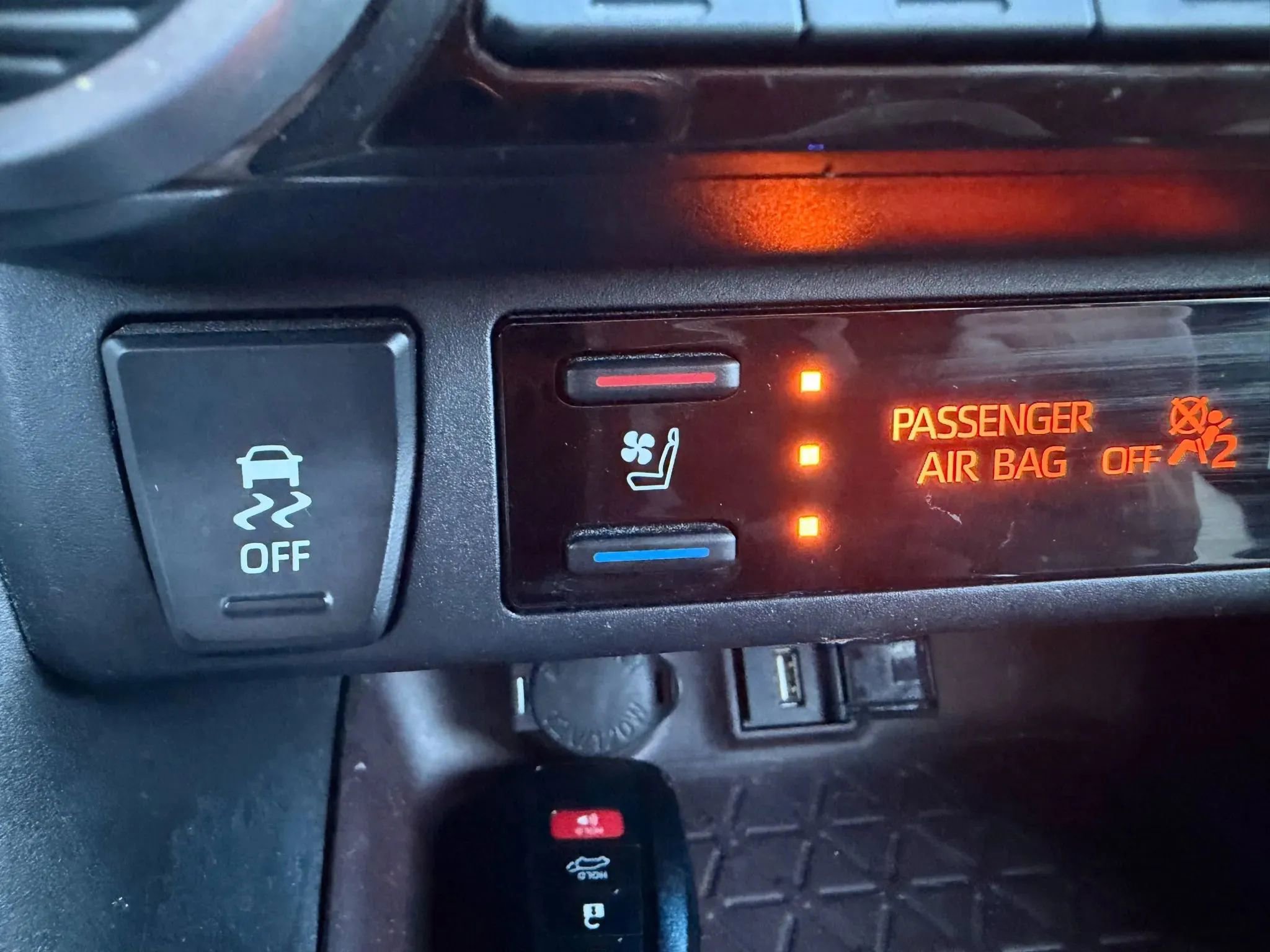 Used 2020 Toyota RAV4 Limited w/ Limited Grade Weather Package image 20