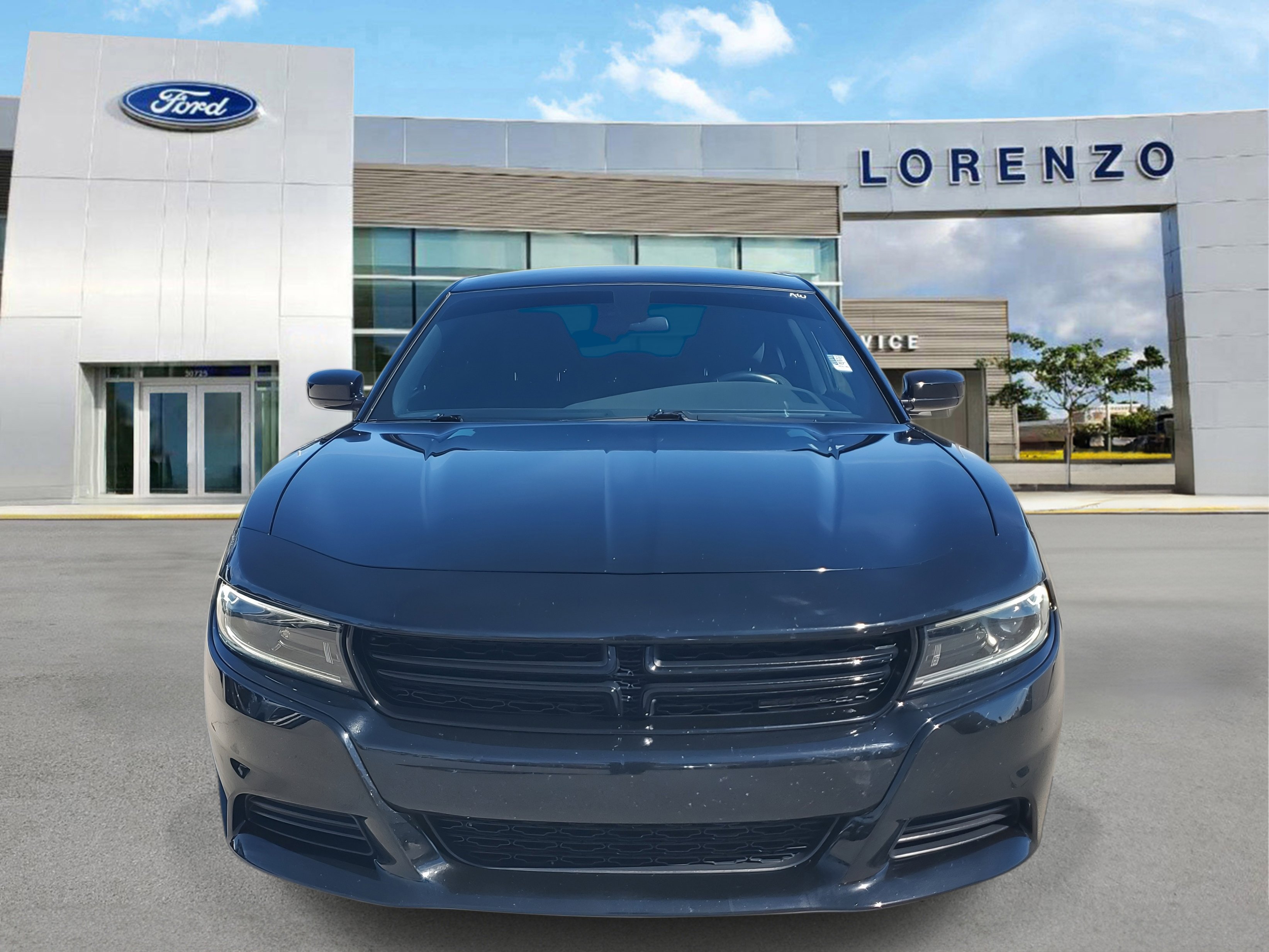 Used 2022 Dodge Charger SXT w/ Blacktop Package image 2