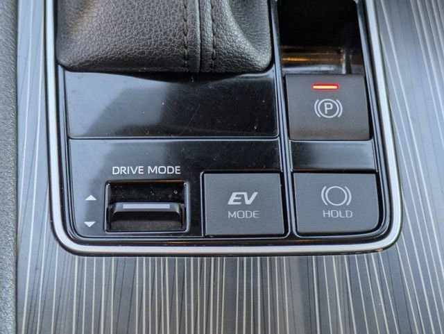 Used 2023 Toyota Sienna Limited image 16