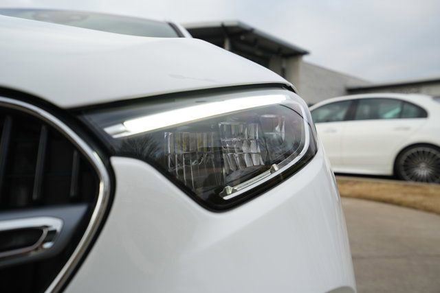 Used 2026 Mercedes-Benz GLC 300 4MATIC image 12