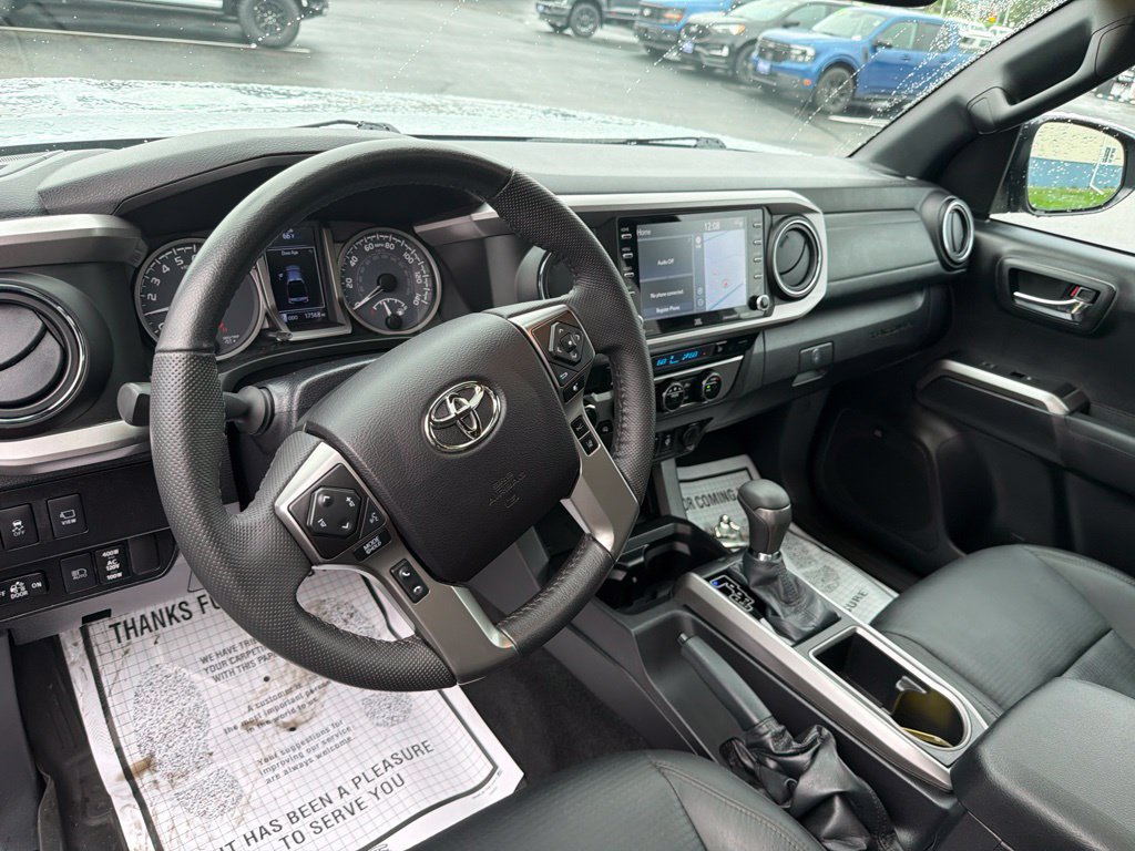 Used 2021 Toyota Tacoma Limited AWD/4WD image 10