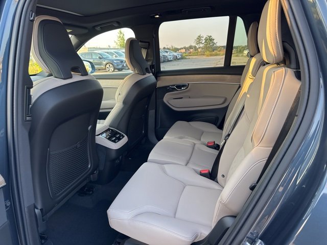 New 2026 Volvo XC90 B6 Plus w/ Protection Package Premier image 7