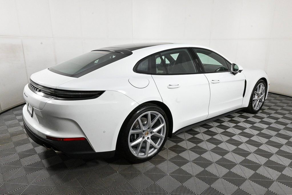 Used 2025 Porsche Panamera image 30
