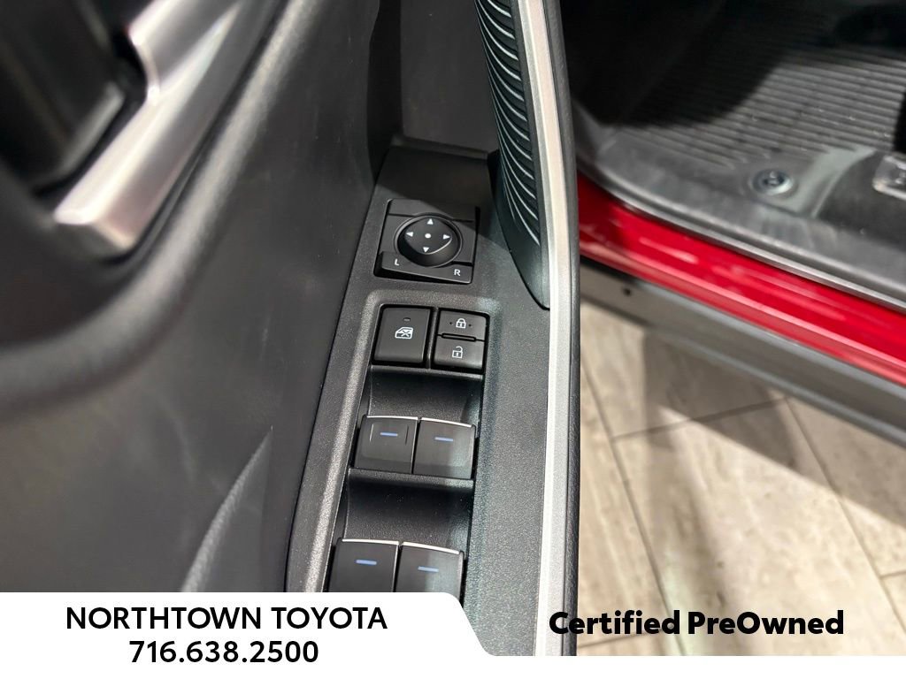 Used 2025 Toyota RAV4 XLE w/ Convenience Package image 32