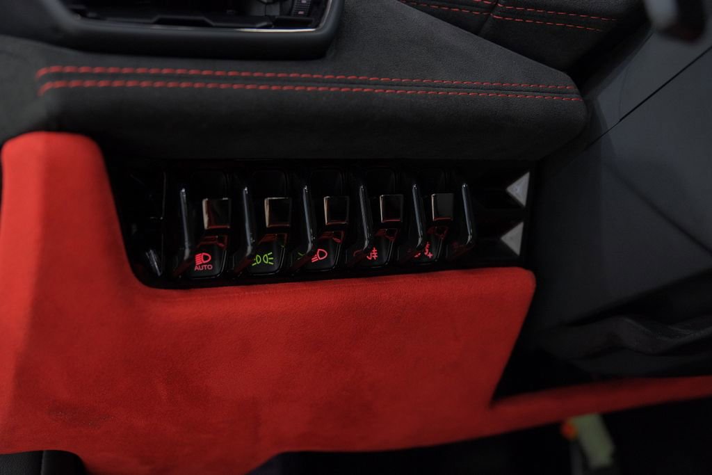 Used 2020 Lamborghini Huracan EVO image 35
