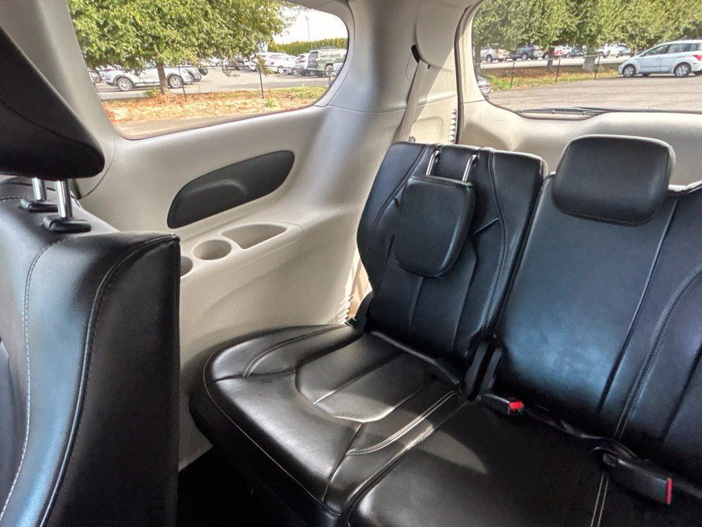 Used 2024 Chrysler Pacifica Limited FWD image 40