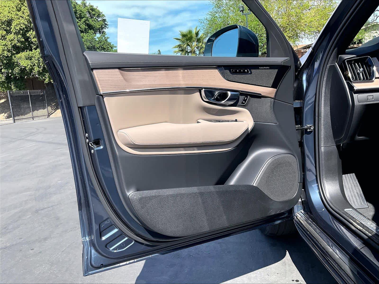New 2026 Volvo XC90 B5 Plus w/ Protection Package AWD/4WD image 24