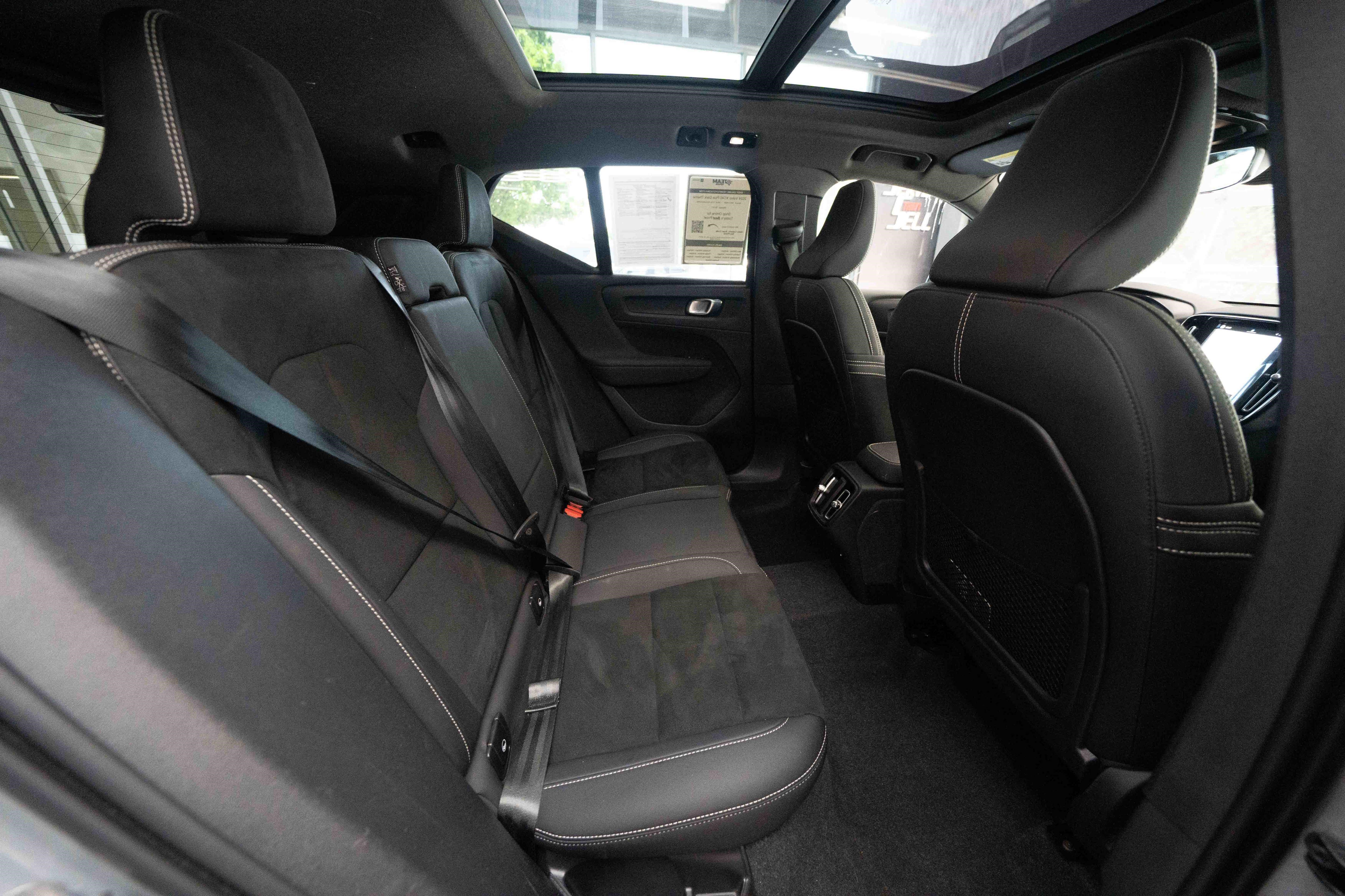 Used 2024 Volvo XC40 B5 Plus w/ Protection Package Premier AWD/4WD image 25