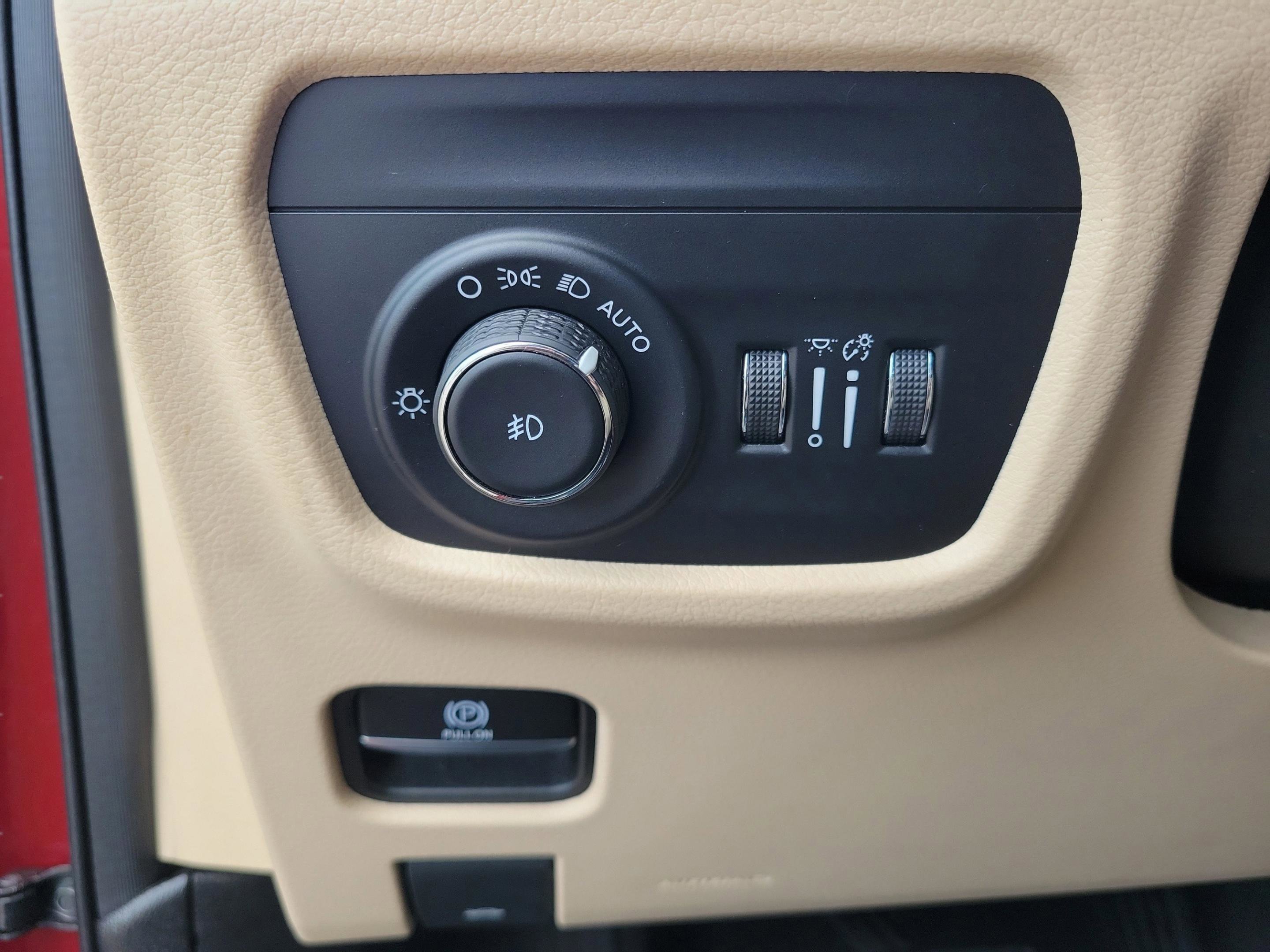 Used 2022 Jeep Grand Cherokee L Limited w/ Luxury Tech Group II image 26