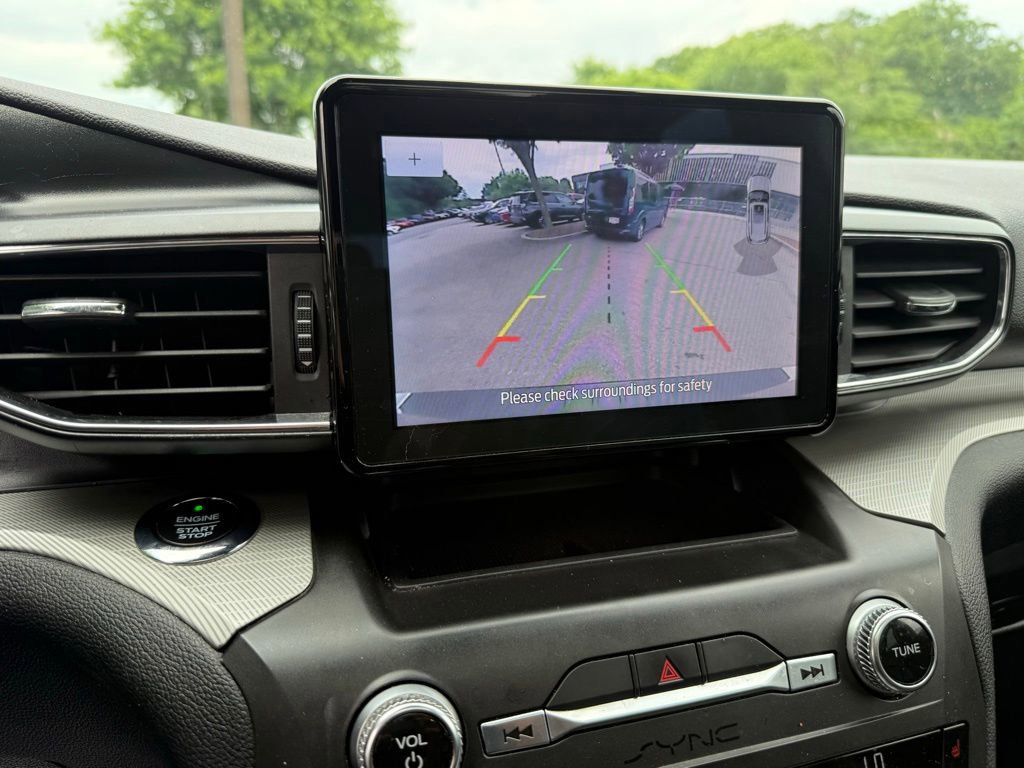 Used 2020 Ford Explorer XLT w/ Equipment Group 202A AWD/4WD image 17