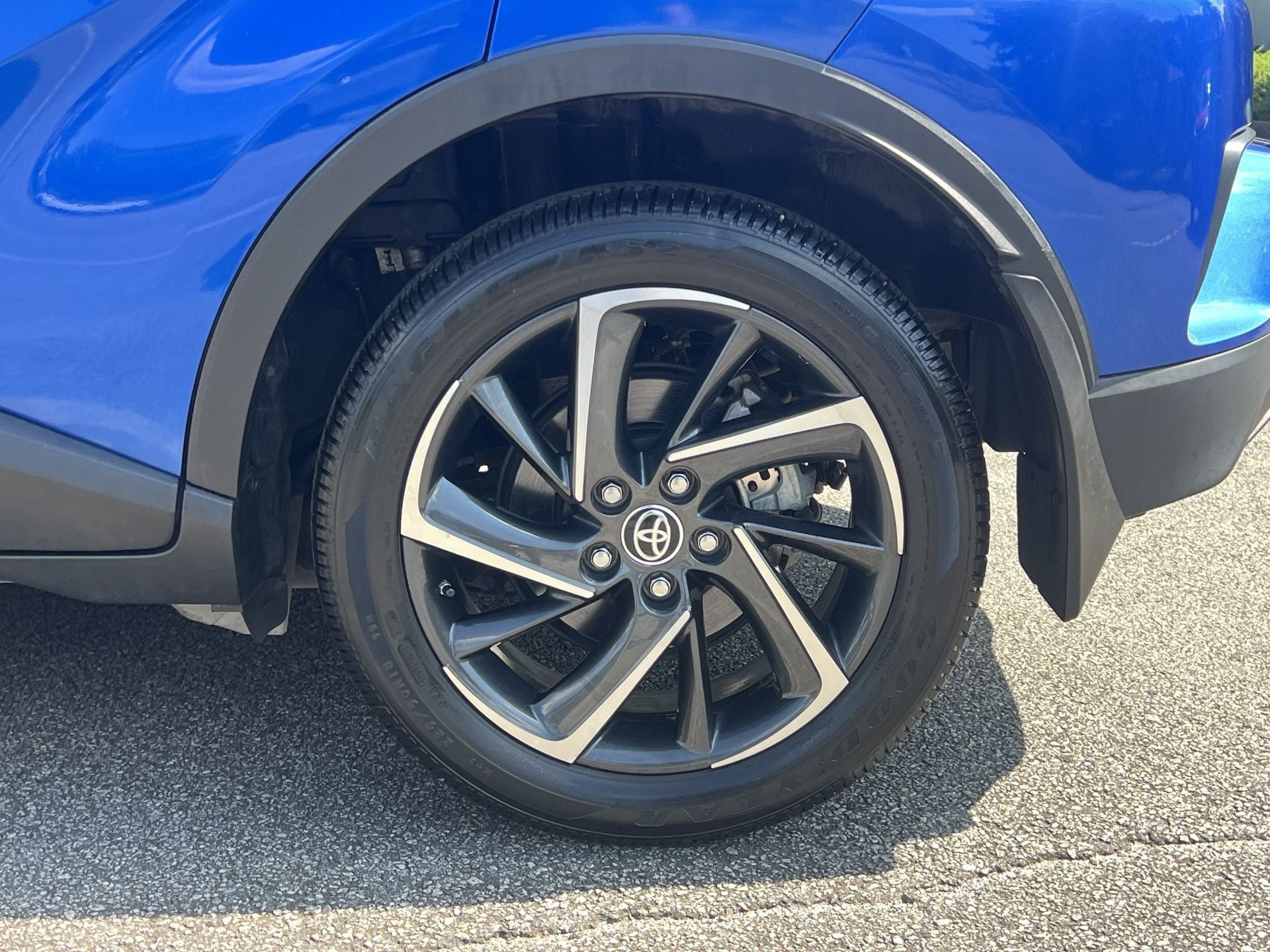 Used 2022 Toyota C-HR Limited FWD image 29