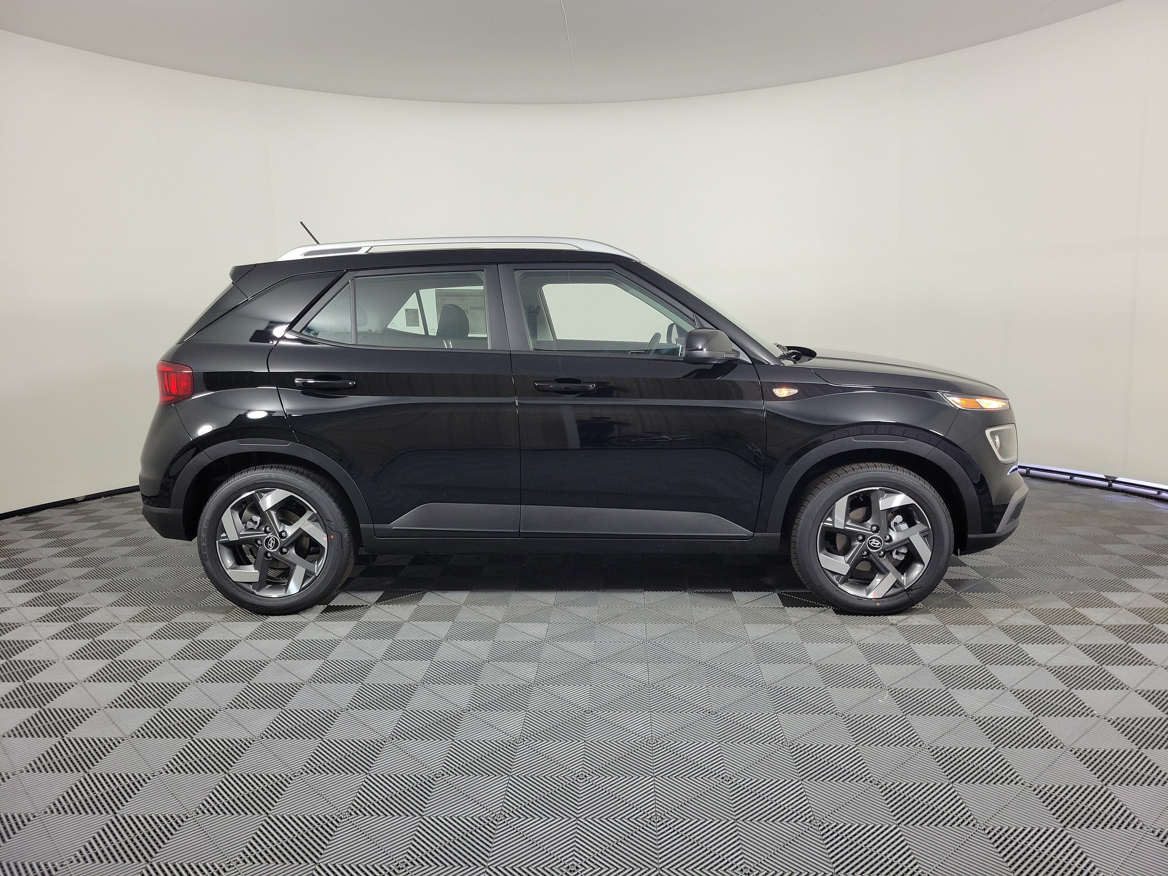 New 2026 Hyundai Venue SEL FWD image 2
