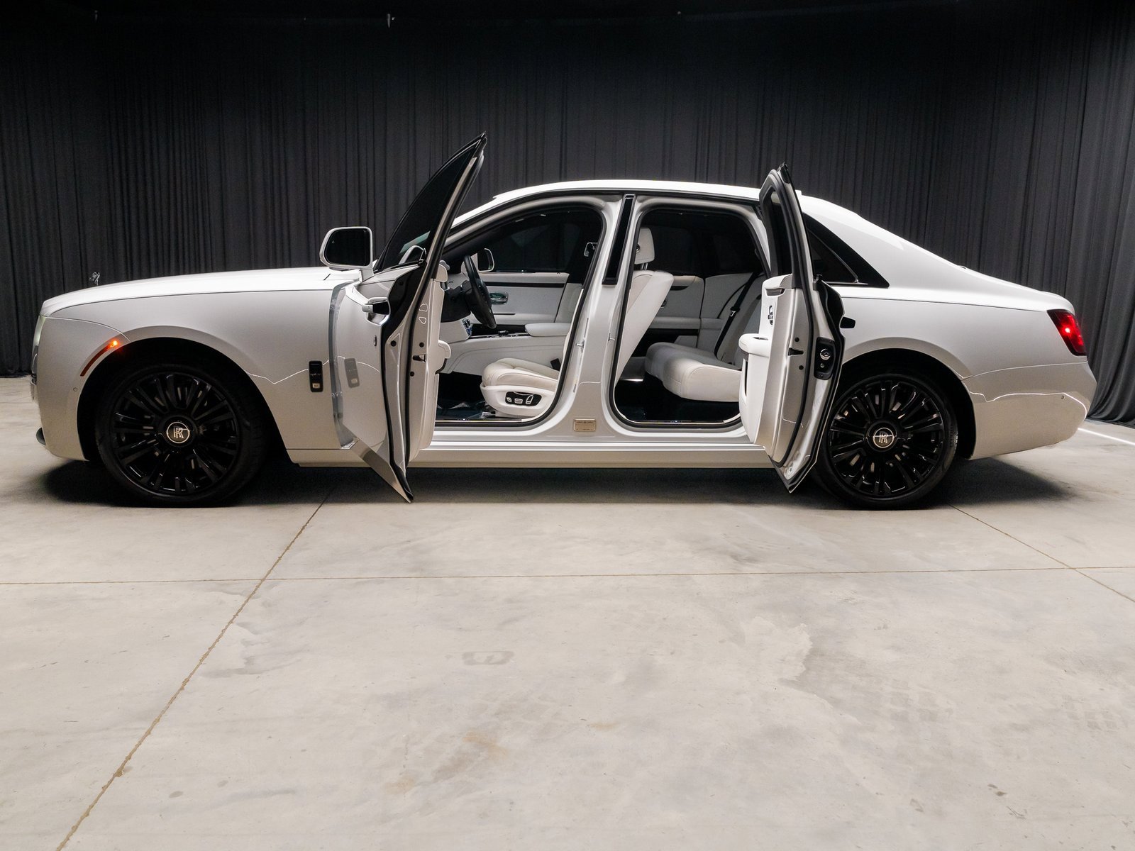 Used 2021 Rolls-Royce Ghost image 12