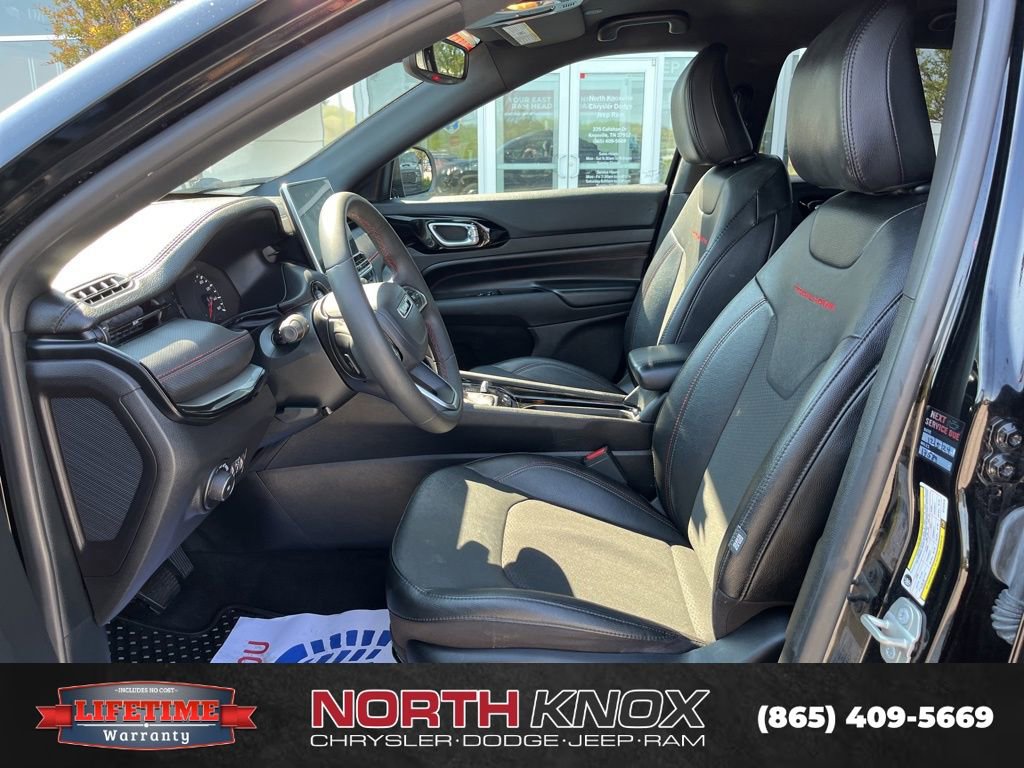 Used 2024 Jeep Compass Trailhawk AWD/4WD image 3