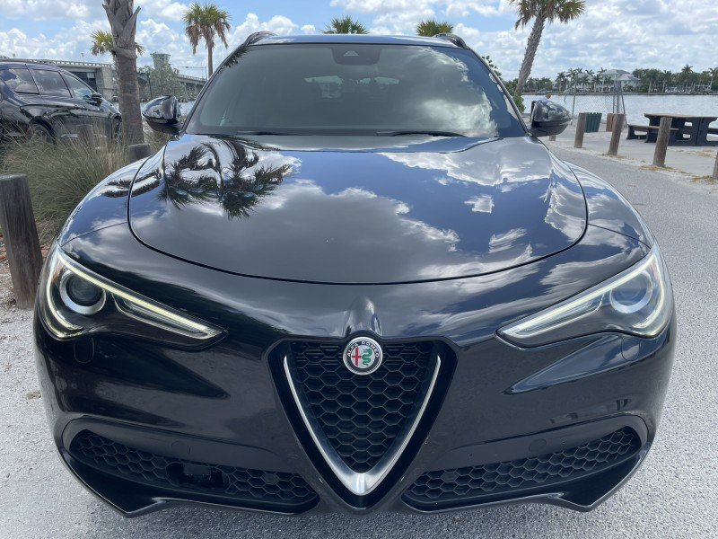 Used 2022 Alfa Romeo Stelvio Ti AWD/4WD image 4