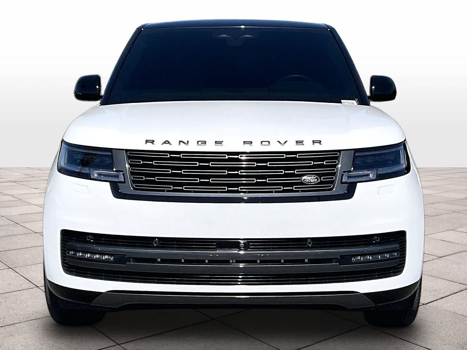 Used 2025 Land Rover Range Rover SE AWD/4WD image 3