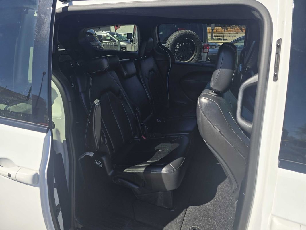 Used 2018 Chrysler Pacifica Touring-L w/ Premium Audio Group FWD image 38