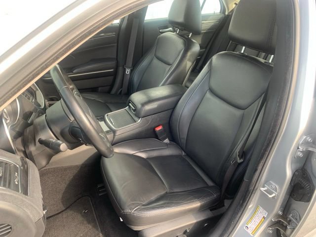 Used 2020 Chrysler 300 Touring L w/ Value Package AWD/4WD image 9