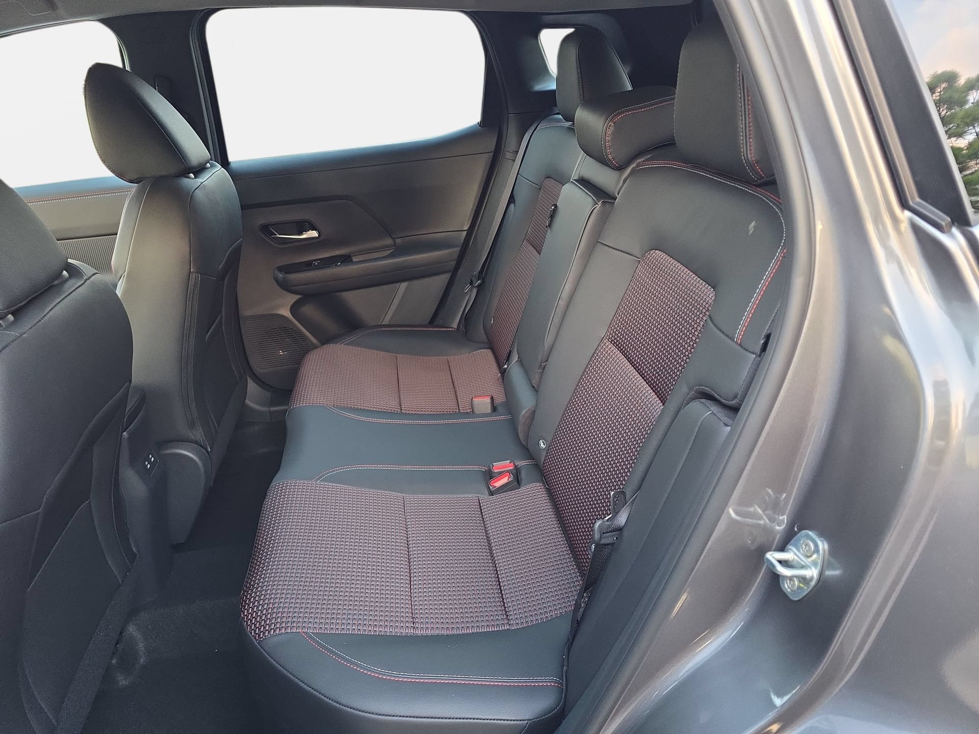 New 2026 Nissan Kicks SR FWD image 13