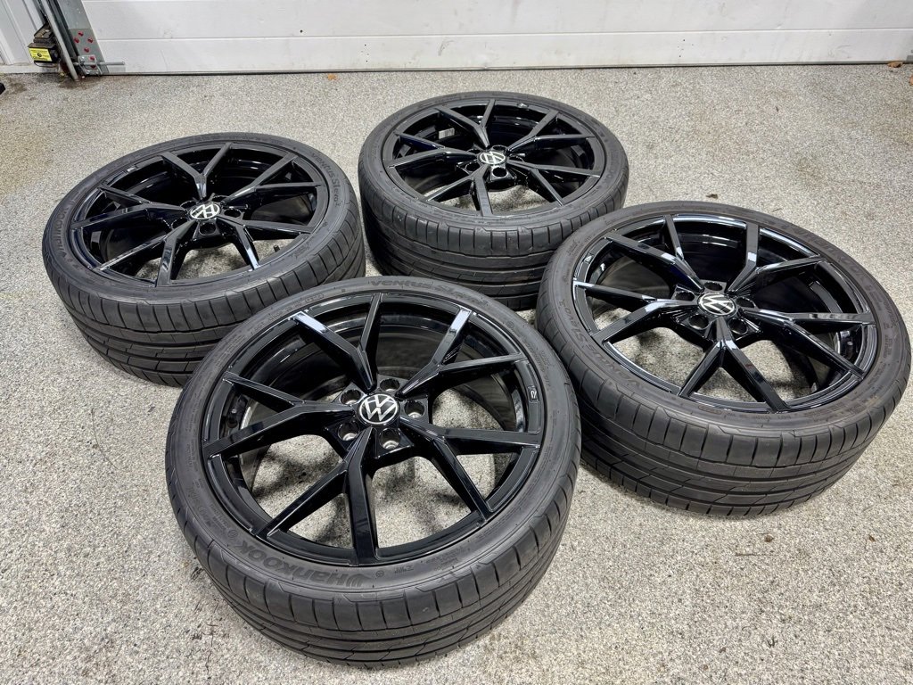 Used 2019 Volkswagen Golf R 4-Door image 13