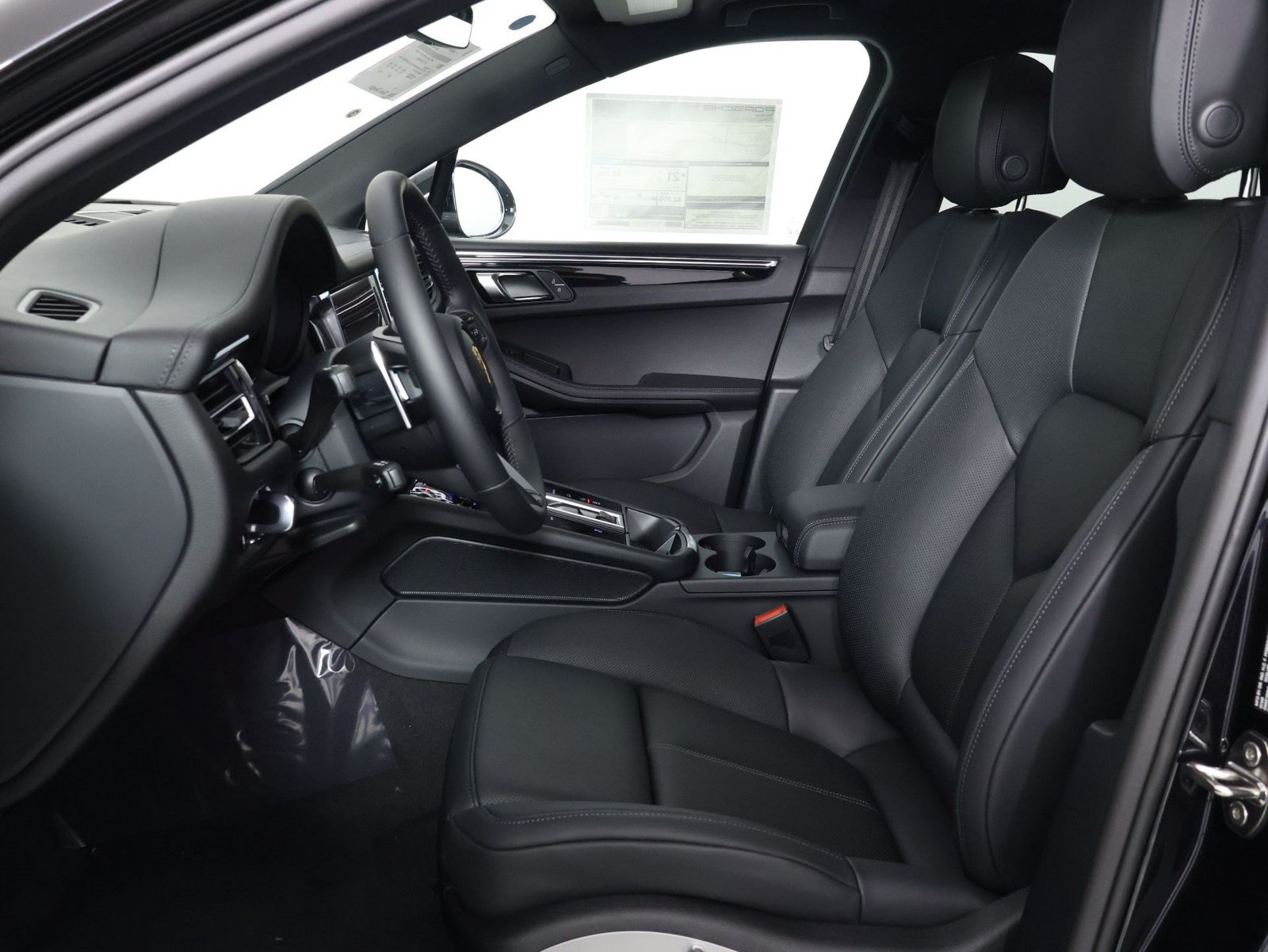 New 2026 Porsche Macan AWD/4WD image 5
