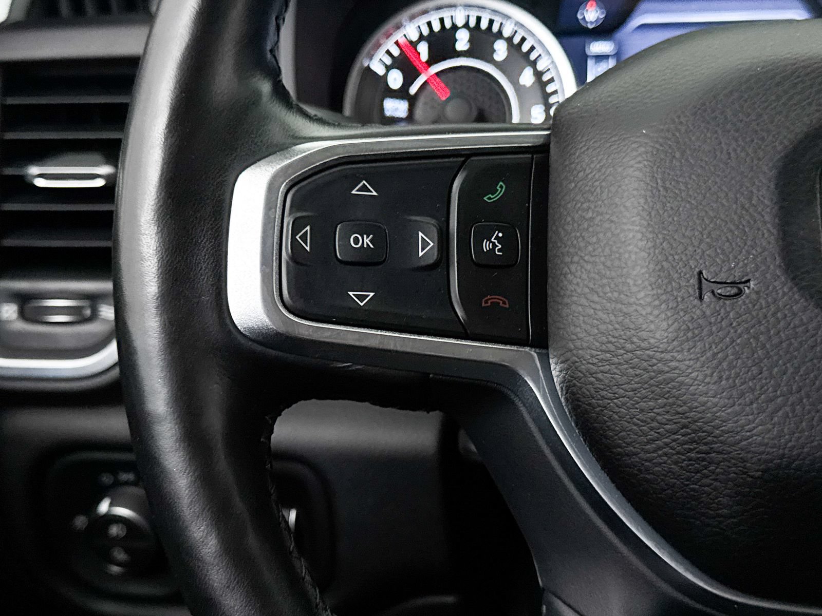 Used 2019 RAM 1500 Laramie AWD/4WD image 31