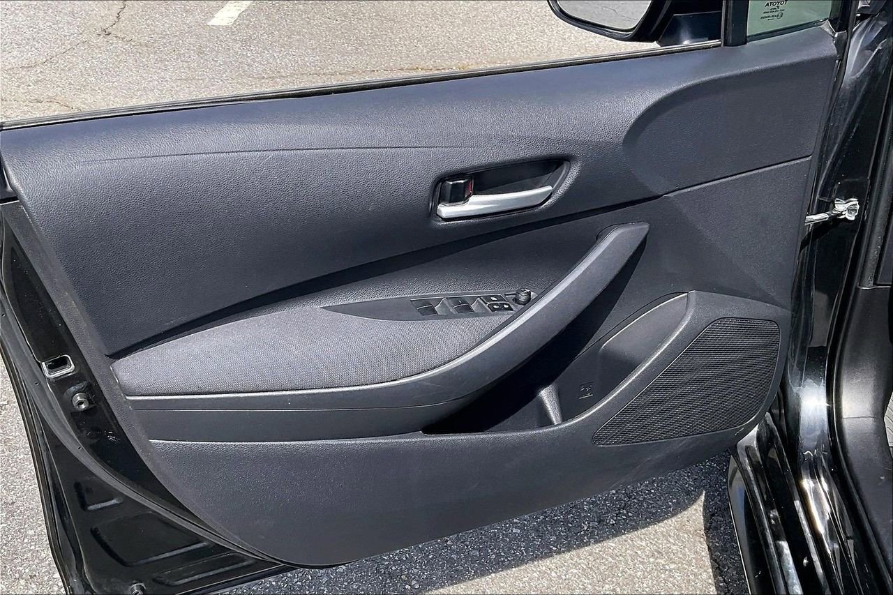 Used 2020 Toyota Corolla LE image 25