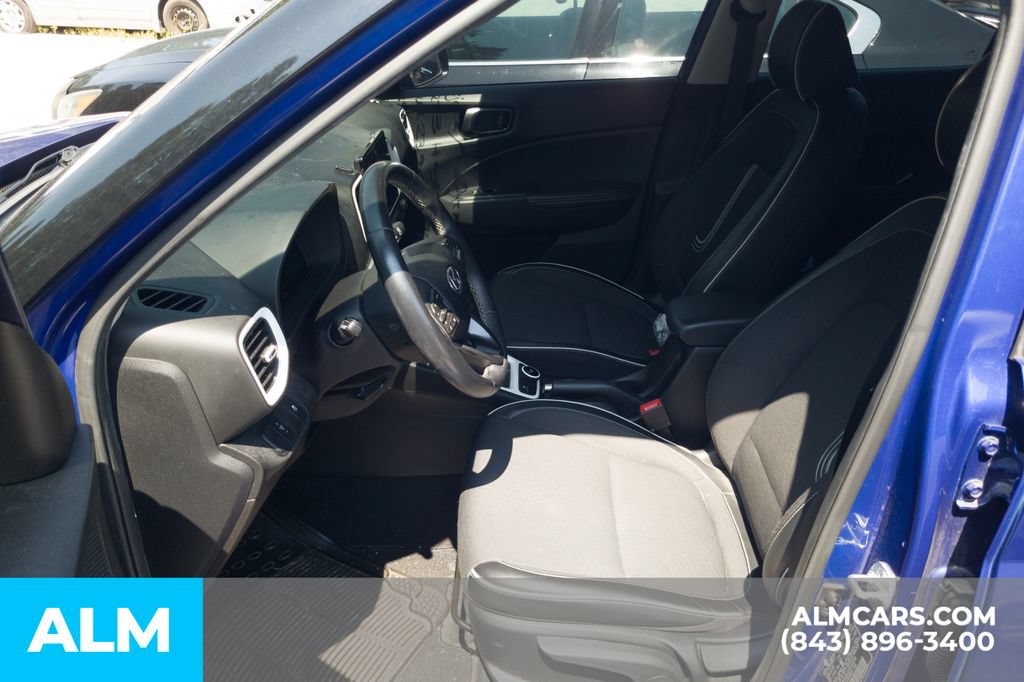 Used 2023 Hyundai Venue Limited FWD image 6