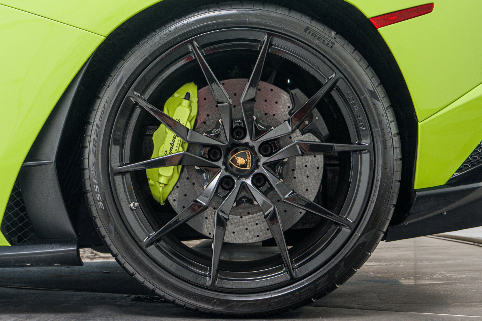 Used 2019 Lamborghini Aventador S image 11