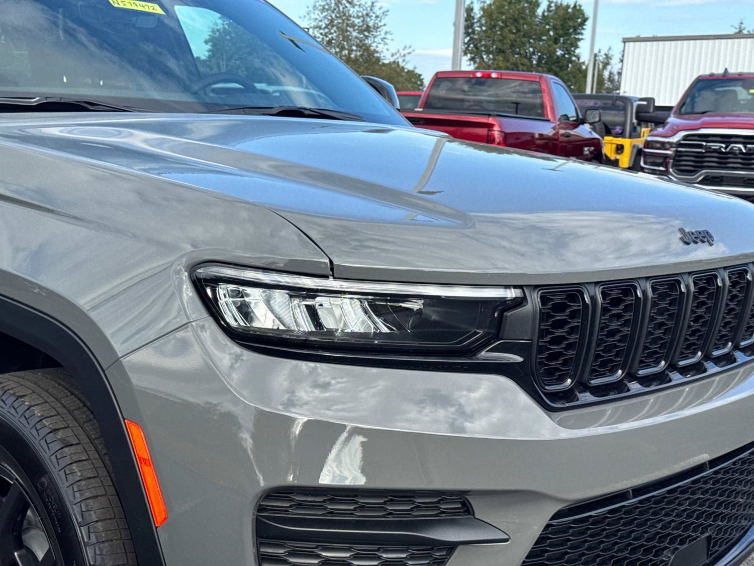 New 2027 Jeep Grand Cherokee Laredo X AWD/4WD image 13